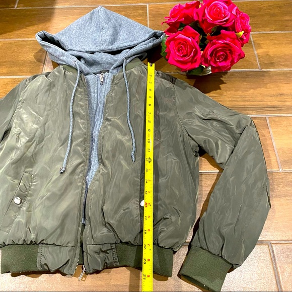Ambiance Apparel Green Bomber Jacket (Size M) 🌹 - Picture 12 of 16